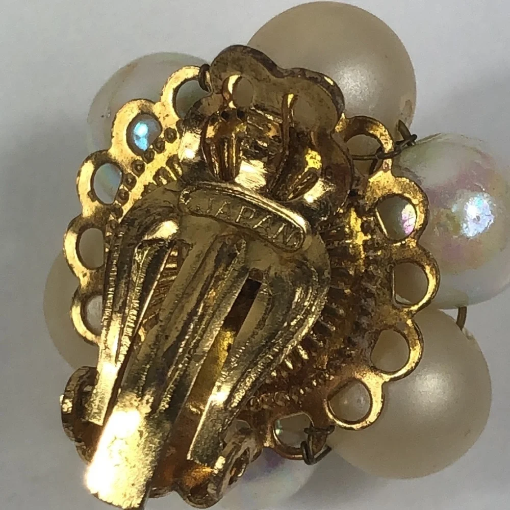 Vintage Clip On Earrings Women’s Signed Japan Cluster Faux Pearl Beads Retrp - Picture 4 of 8